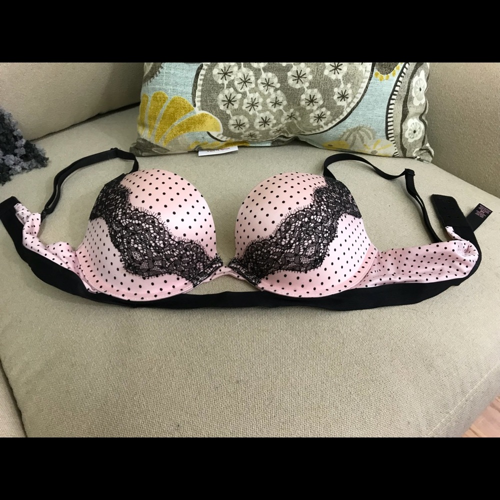 34B Victoria’s Secret Pink Dots Bra